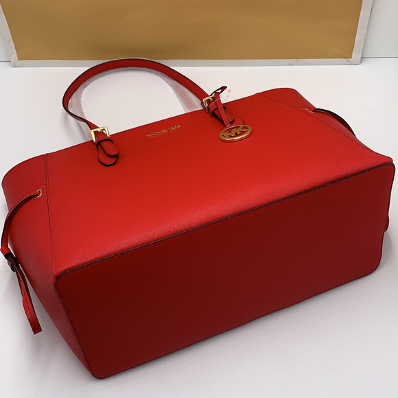 MICHAEL KORS
Gilly Large Saffiano Leather Tote Bag BRIGHT RED COLOR - Picture 12 of 16